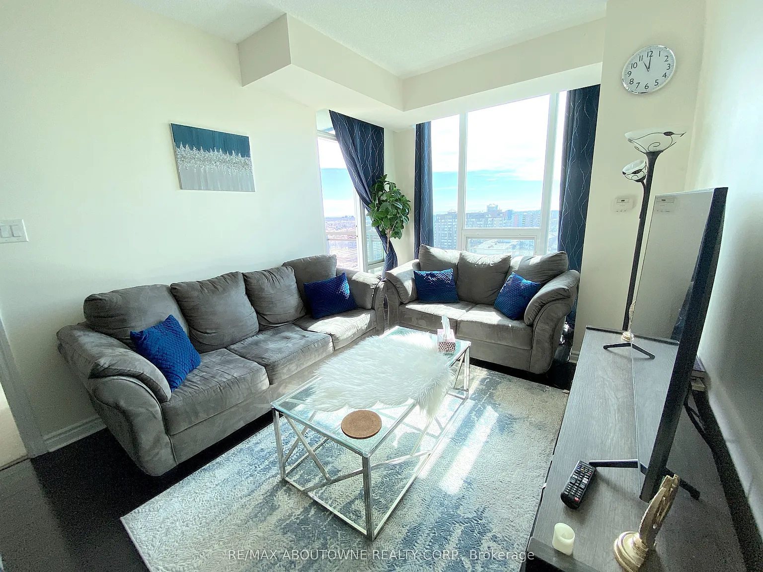 2 bed, $2,400 — Photo 4