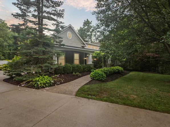 13202 Deer Creek Dr, South Haven, MI 49090