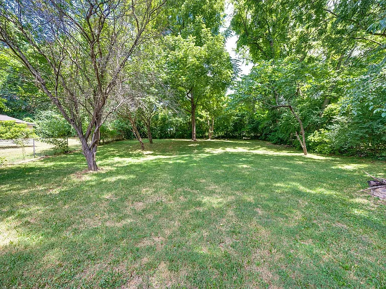 1421 Janie Ave — Photo 28