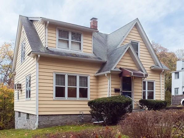 8 Hermitage Ln, Worcester, MA 01605