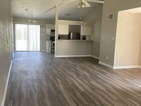 Living Room & breakfast table area