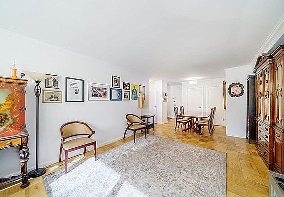 5th image of 401 E 89th St APT 10L