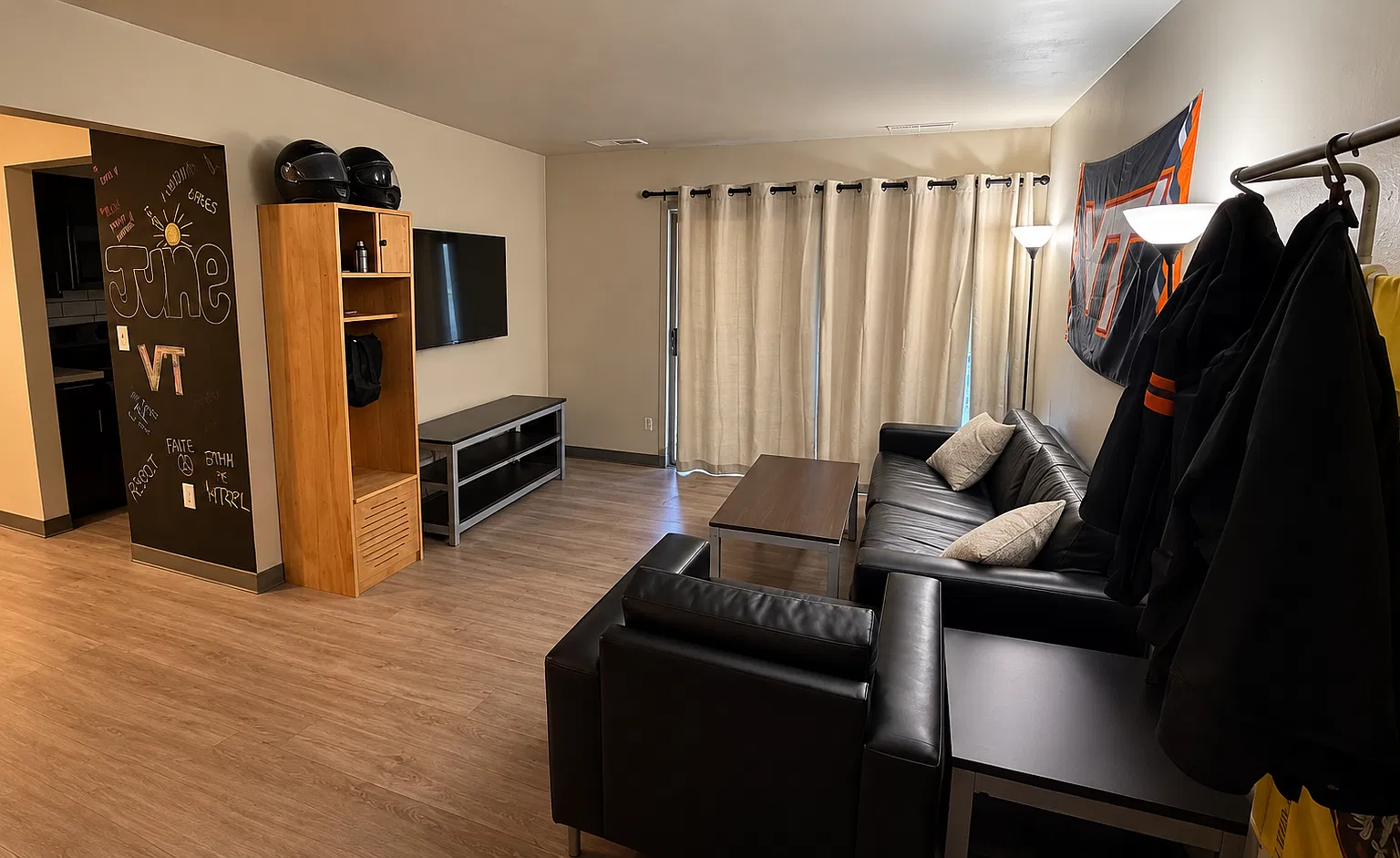2 bed, 1.5 bath, $915 — Photo 2