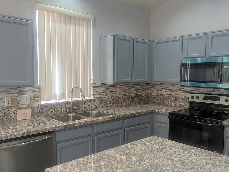5554 W Carriage Dr — Photo 7