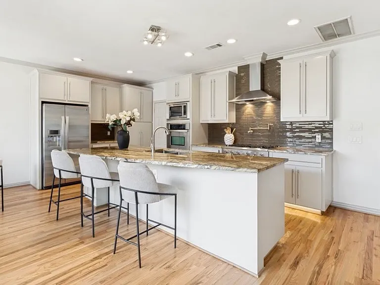 3719 Douglas Ave — Photo 12