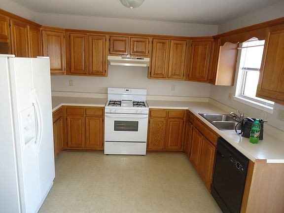 5th image of 1080 Beauchamp Ave