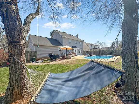 3rd image of 149 Blackberry Ln