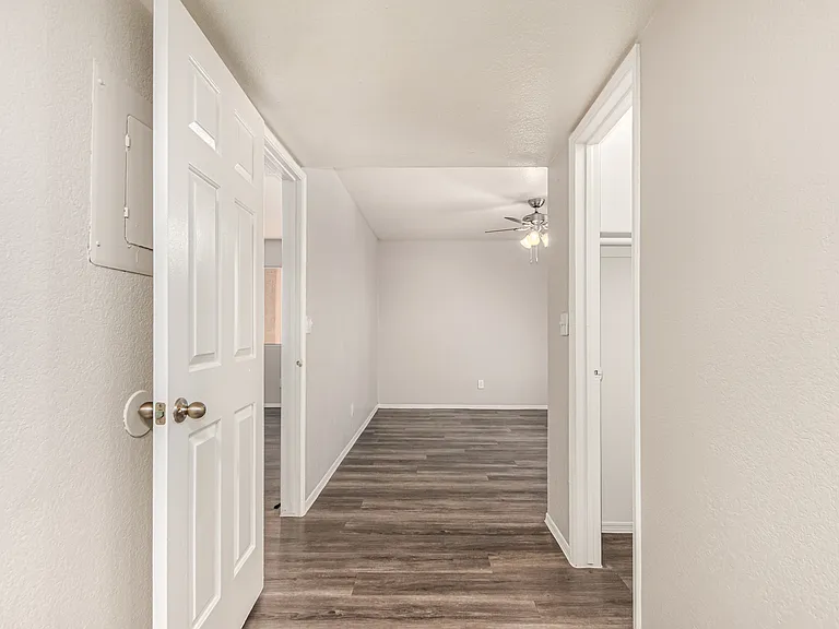 Goldcrest Apartments — Photo 24