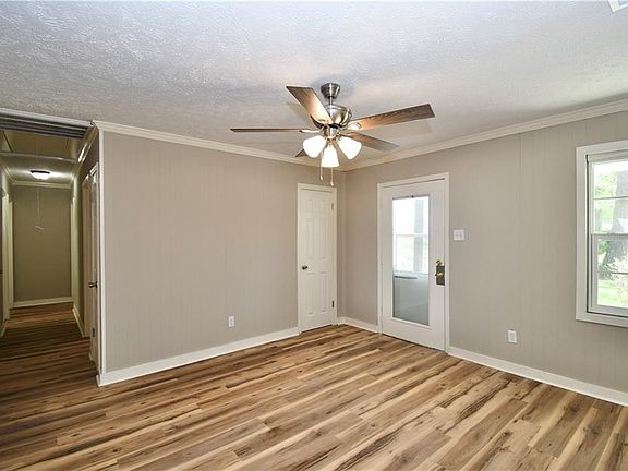 5th image of 2818 Woodlawn Dr