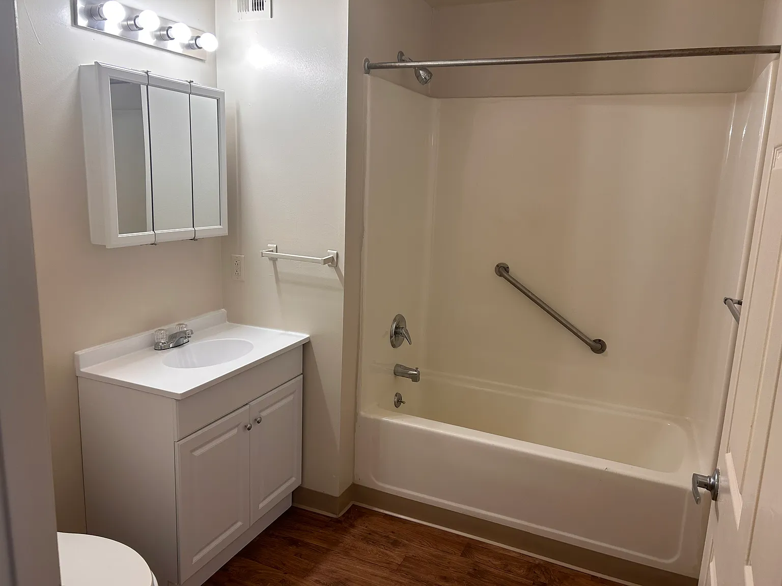 Hudson Pointe Apartments 55+ Community — Photo 4