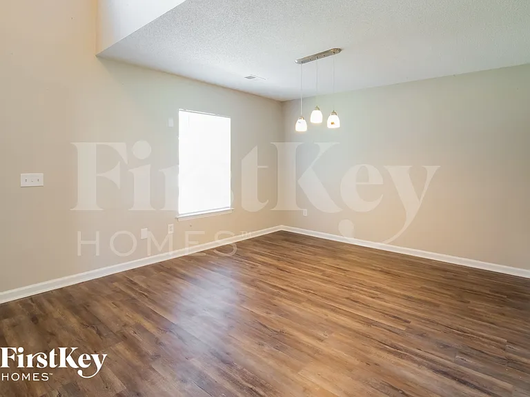 528 Beverly Dr — Photo 6