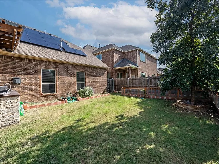 604 Darby Ln — Photo 39