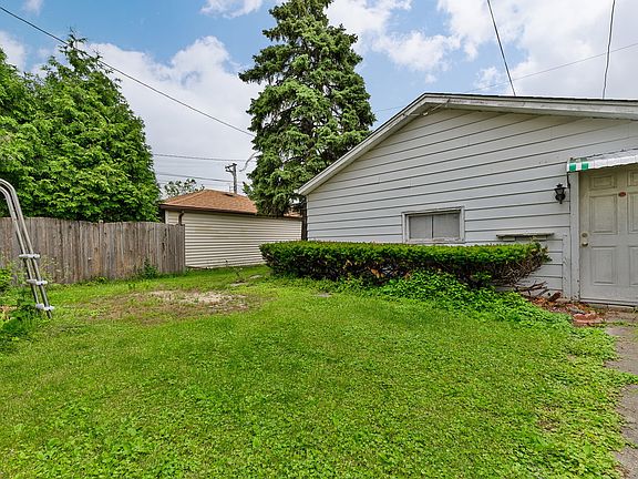 3rd image of 6545 N Nordica Ave