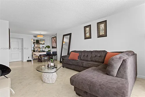 100 Bayview Dr Photo 1