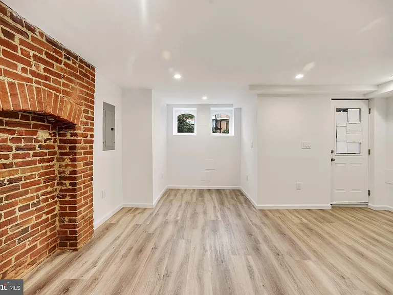 1215 S St NW #B — Photo 7