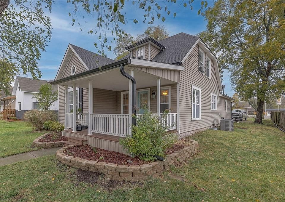 164 W Center St, Peculiar, MO 64078 MLS 2460685 Zillow