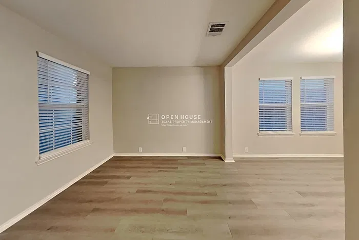 3 bed, 2.5 bath, 2498 sqft, $2,540 — Photo 4