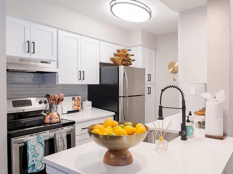 Saddle Ridge Apartments — Photo 3