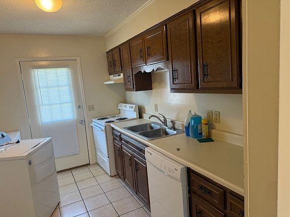 3rd image of 110 Lanier Dr #4