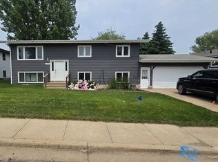 1258 13th St W, Dickinson, ND 58601