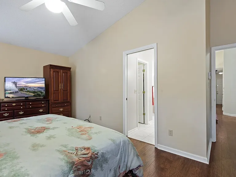 5355 Saint Ives Ln — Photo 17