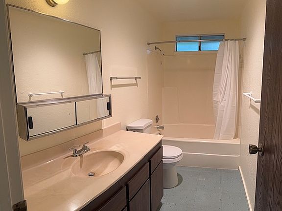5th image of 1678 Lilac Ct #B