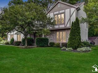 7390 Creeksbend Rd, Lambertville, MI 48144