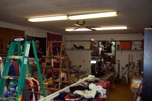 5th image of 989 Frankfort St