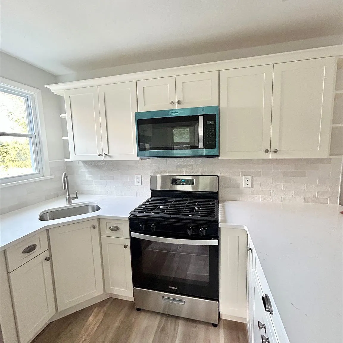 1 bed, 1.0 bath, 330 sqft, $1,850 — Photo 2