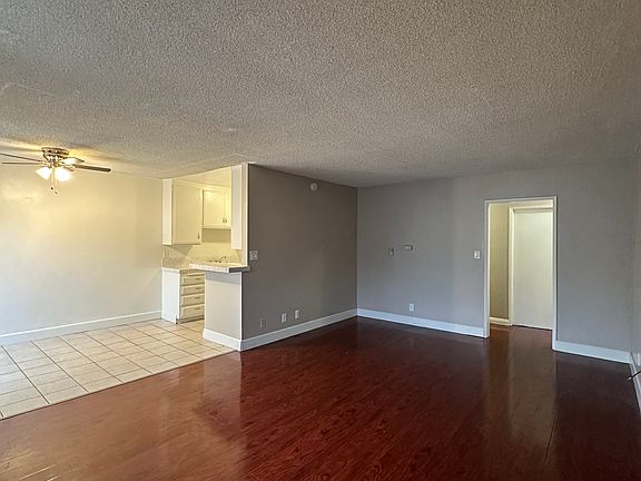 3rd image of 15040 Parthenia St #36