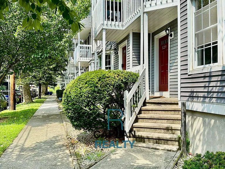 527 East St #1 — Photo 21