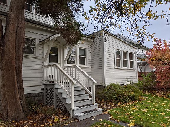 Triplex Back - Entry to Unit 1