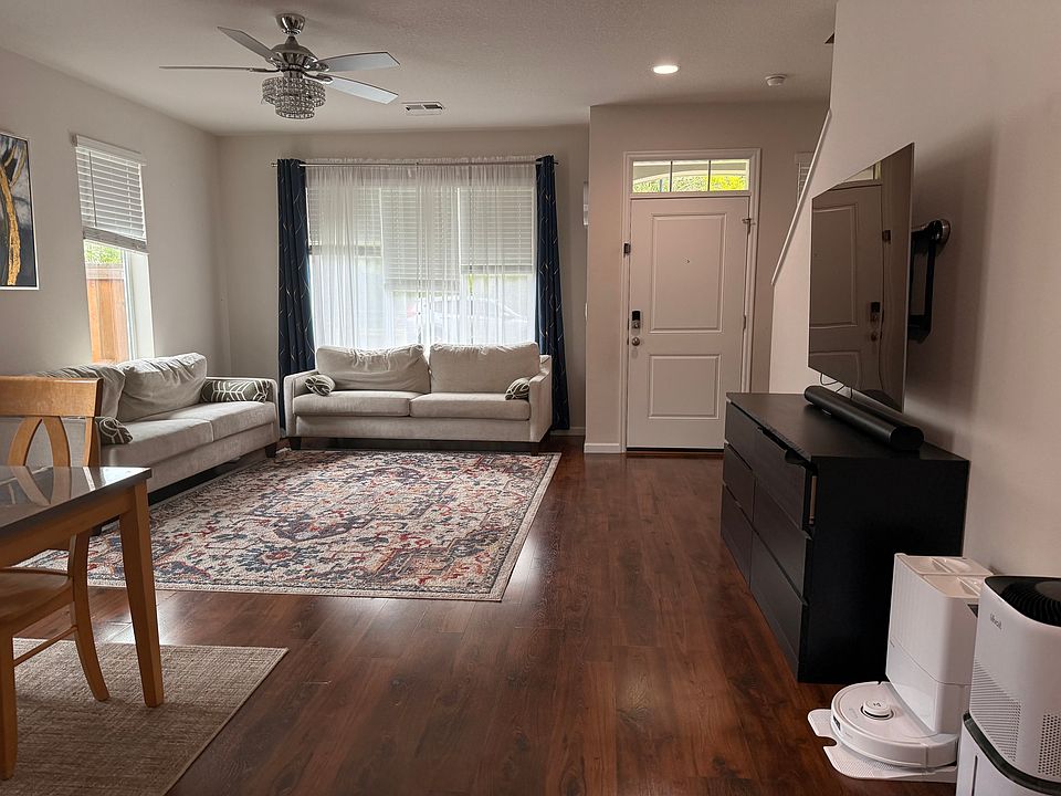 Living Room with ceiling fan