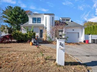 26 Cedar Rd, Kings Park, NY 11754