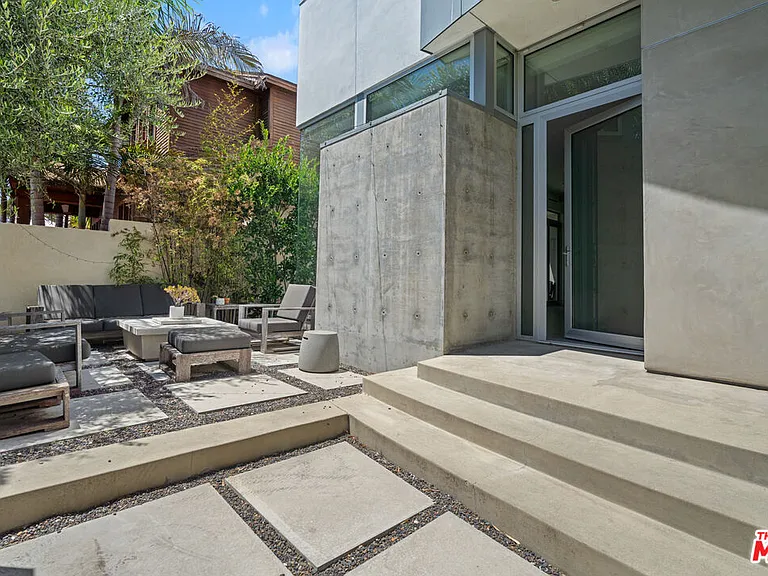1217 Cabrillo Ave — Photo 3