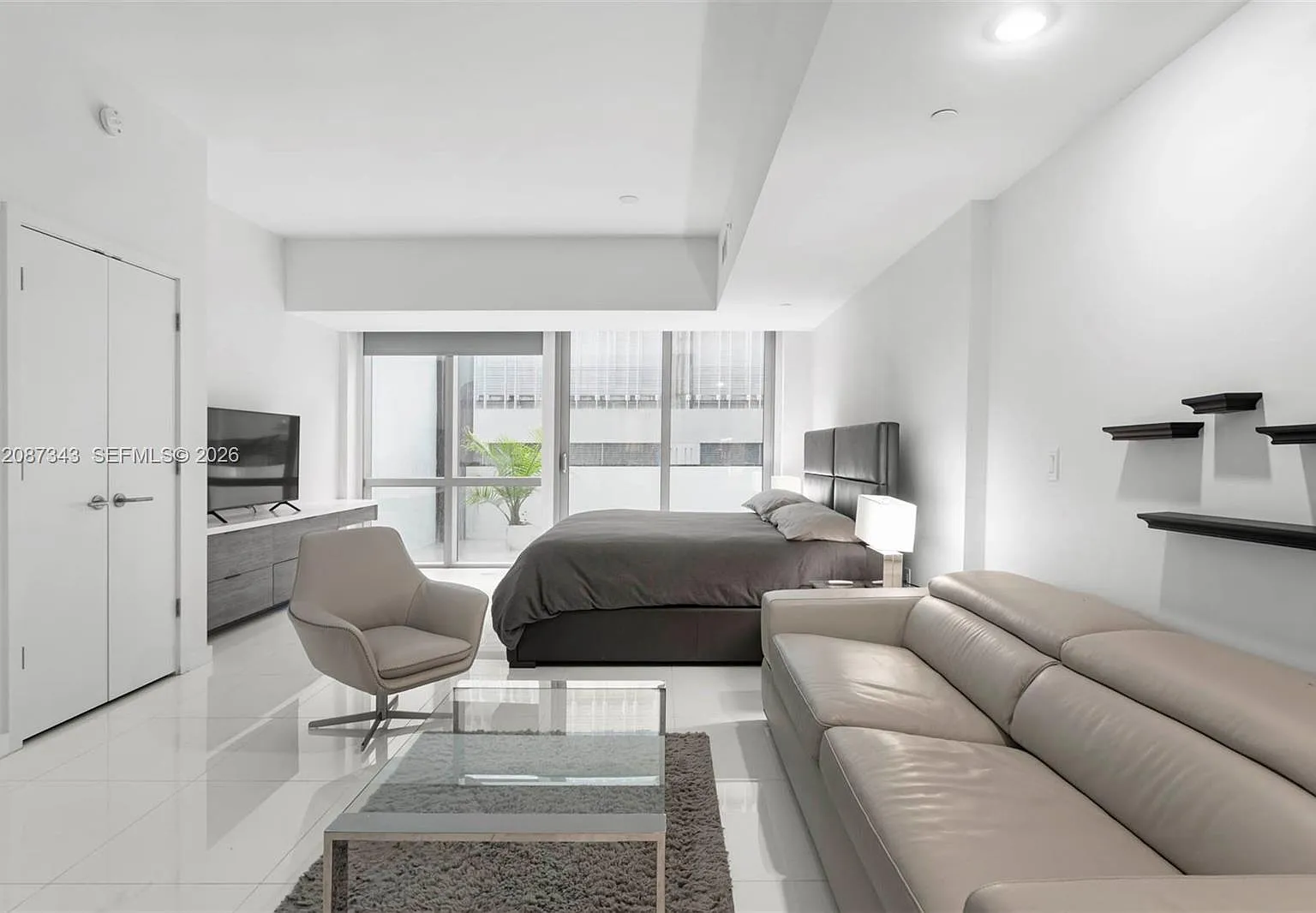 Paramount Miami Worldcent — Photo 1