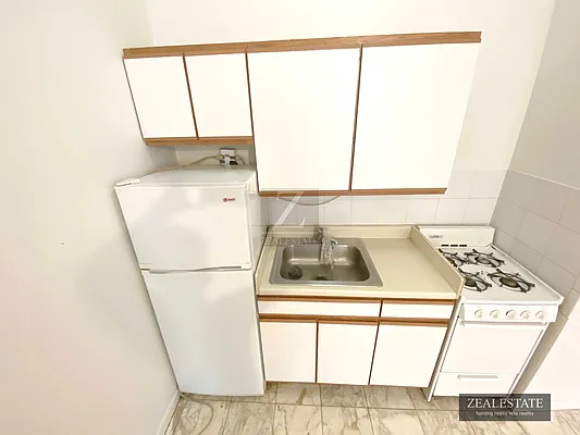 Rented by ZealEstate Group Inc | media 43