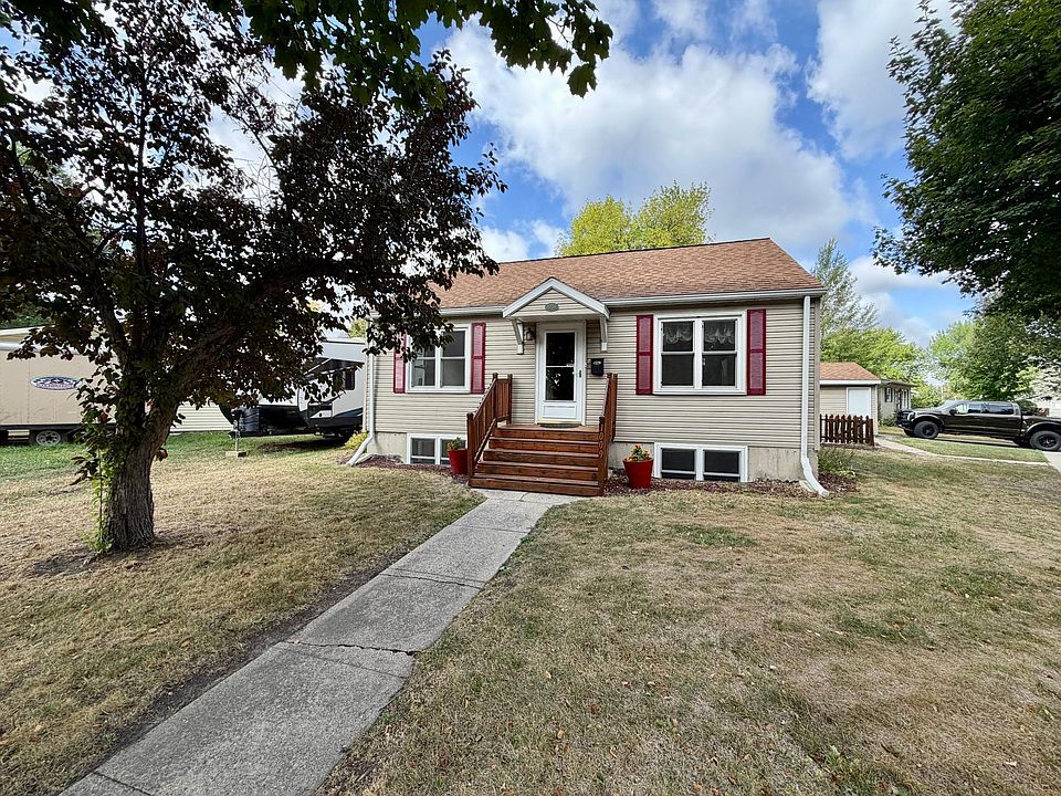 1st image of 1009 19th St N