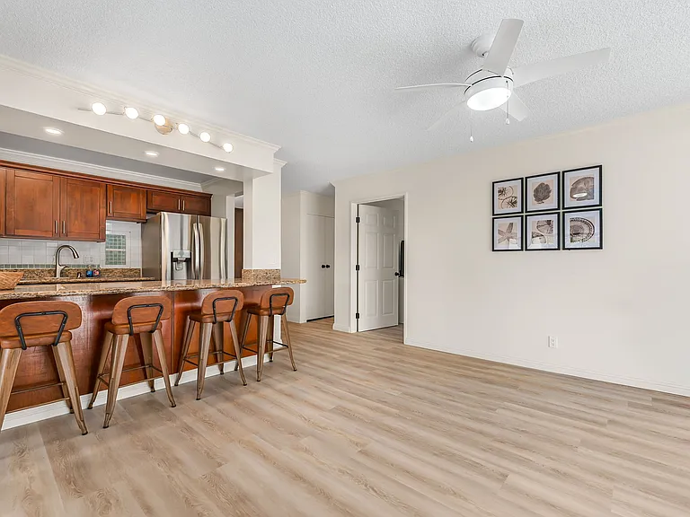 521 Hahaione St #2/2L — Photo 24