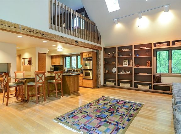 5th image of 8 Chicory Ln
