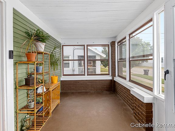 4th image of 2303 Beverly Ave SW