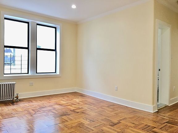 4th image of 1124 Stratford Ave APT 3G