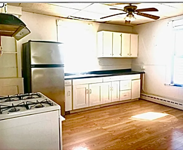 Building Photo - 9 Laurel St #2