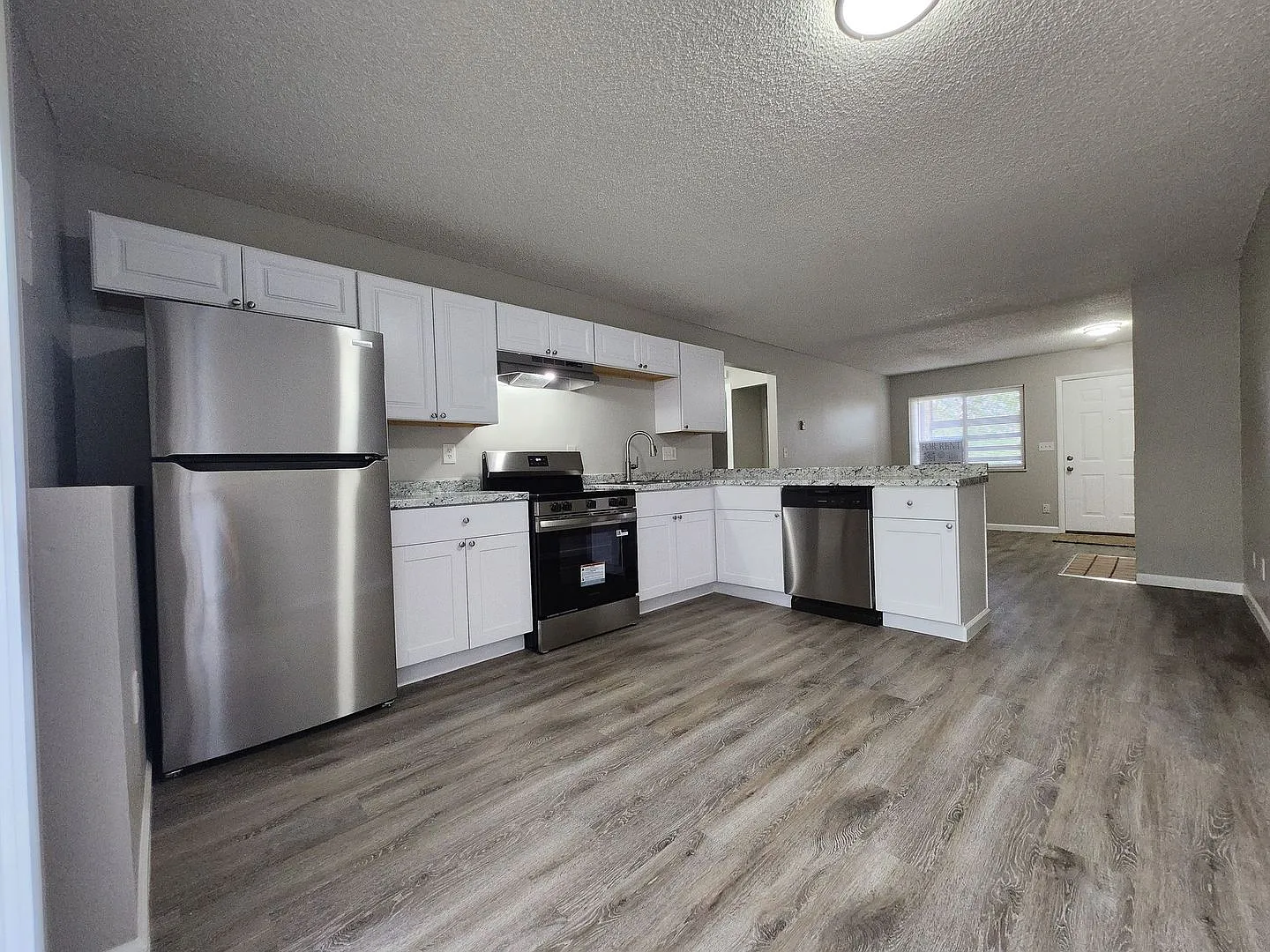 Cozy 2-Bedroom Lower-Level Unit Near Fillmore & Straus Lane | 50% OFF First Month's Rent Limited-... — Photo 4
