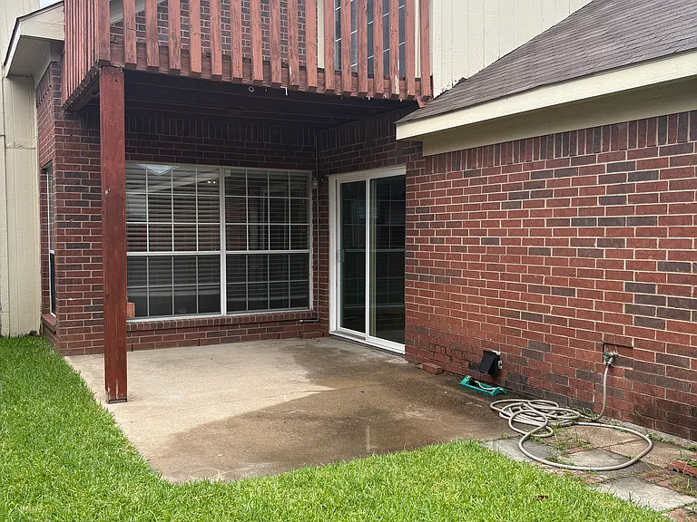 633 Raintree Cir — Photo 15