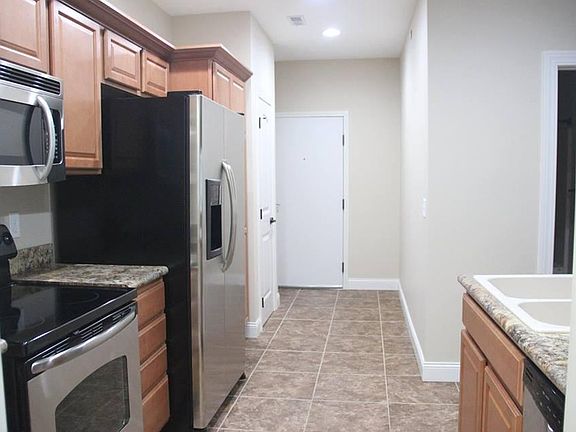 Kitchen - All stainless steel appliances are included