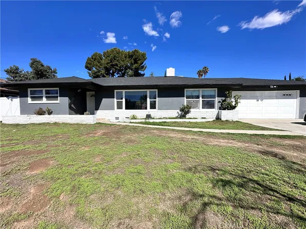 386 E Van Koevering St, Rialto, CA 92376