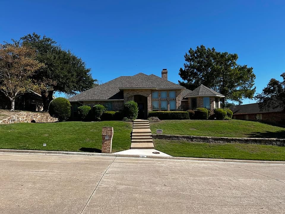 1st image of 1611 Stoneybrook Dr