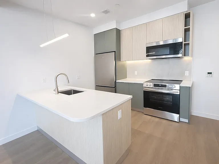 158 Lott St #604D — Photo 2