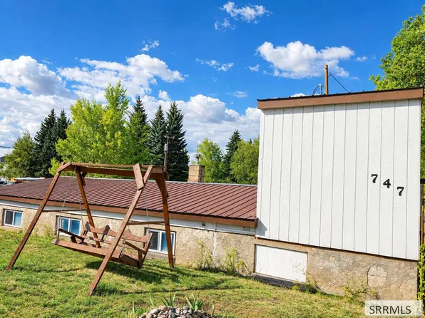 747 W 2nd N, Saint Anthony, ID 83445